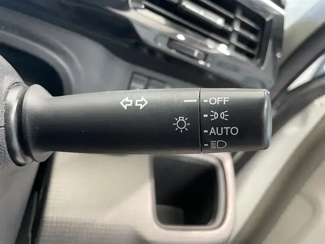 ホンダ ステップワゴン G ホンダセンシング 鹿児島県 2017(平29)年 5.7万km ホワイトオーキッドパール 禁煙車/純正ナビ/バックカメラ/両側パワースライドドア/ホンダセンシング/・クルーズコントロール/・衝突被害軽減ブレーキ/・車線維持支援システム/・誤発進抑制機能/・路外逸脱抑制機能/・先行者お知らせ機能/・標識認識機能/わくわくゲート/フルオートエアコン/ドアバイザー/純正フロアマット/電動格納ミラー/ETC