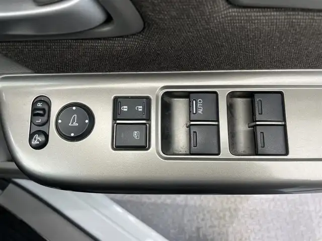 ホンダ ステップワゴン G ホンダセンシング 鹿児島県 2017(平29)年 5.7万km ホワイトオーキッドパール 禁煙車/純正ナビ/バックカメラ/両側パワースライドドア/ホンダセンシング/・クルーズコントロール/・衝突被害軽減ブレーキ/・車線維持支援システム/・誤発進抑制機能/・路外逸脱抑制機能/・先行者お知らせ機能/・標識認識機能/わくわくゲート/フルオートエアコン/ドアバイザー/純正フロアマット/電動格納ミラー/ETC