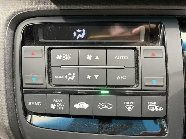 ホンダ ステップワゴン G ホンダセンシング 鹿児島県 2017(平29)年 5.7万km ホワイトオーキッドパール 禁煙車/純正ナビ/バックカメラ/両側パワースライドドア/ホンダセンシング/・クルーズコントロール/・衝突被害軽減ブレーキ/・車線維持支援システム/・誤発進抑制機能/・路外逸脱抑制機能/・先行者お知らせ機能/・標識認識機能/わくわくゲート/フルオートエアコン/ドアバイザー/純正フロアマット/電動格納ミラー/ETC