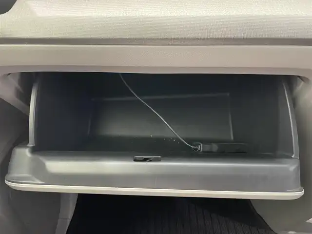 ホンダ ステップワゴン G ホンダセンシング 鹿児島県 2017(平29)年 5.7万km ホワイトオーキッドパール 禁煙車/純正ナビ/バックカメラ/両側パワースライドドア/ホンダセンシング/・クルーズコントロール/・衝突被害軽減ブレーキ/・車線維持支援システム/・誤発進抑制機能/・路外逸脱抑制機能/・先行者お知らせ機能/・標識認識機能/わくわくゲート/フルオートエアコン/ドアバイザー/純正フロアマット/電動格納ミラー/ETC