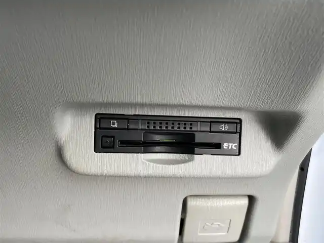 トヨタ プリウス G 大分県 2013(平25)年 7.4万km ホワイトパールクリスタルシャイン 純正SDナビ（NSZT-W62G）/　BT/CD/DVD/フルセグ/バックカメラ/パワーシート（D席）/ビルトインETC/クルーズコントロール/スペアキー/スマートキー/プッシュスタート/オートライト/カーテンエアバック/ステアリングスイッチ/純正フロアマット