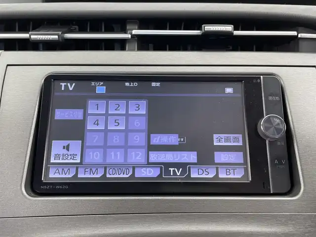 トヨタ プリウス G 大分県 2013(平25)年 7.4万km ホワイトパールクリスタルシャイン 純正SDナビ（NSZT-W62G）/　BT/CD/DVD/フルセグ/バックカメラ/パワーシート（D席）/ビルトインETC/クルーズコントロール/スペアキー/スマートキー/プッシュスタート/オートライト/カーテンエアバック/ステアリングスイッチ/純正フロアマット