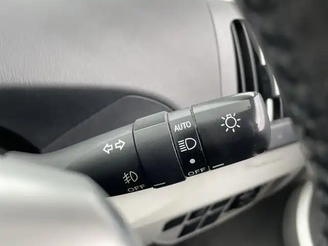 トヨタ プリウス G 大分県 2013(平25)年 7.4万km ホワイトパールクリスタルシャイン 純正SDナビ（NSZT-W62G）/　BT/CD/DVD/フルセグ/バックカメラ/パワーシート（D席）/ビルトインETC/クルーズコントロール/スペアキー/スマートキー/プッシュスタート/オートライト/カーテンエアバック/ステアリングスイッチ/純正フロアマット