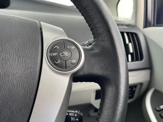 トヨタ プリウス G 大分県 2013(平25)年 7.4万km ホワイトパールクリスタルシャイン 純正SDナビ（NSZT-W62G）/　BT/CD/DVD/フルセグ/バックカメラ/パワーシート（D席）/ビルトインETC/クルーズコントロール/スペアキー/スマートキー/プッシュスタート/オートライト/カーテンエアバック/ステアリングスイッチ/純正フロアマット