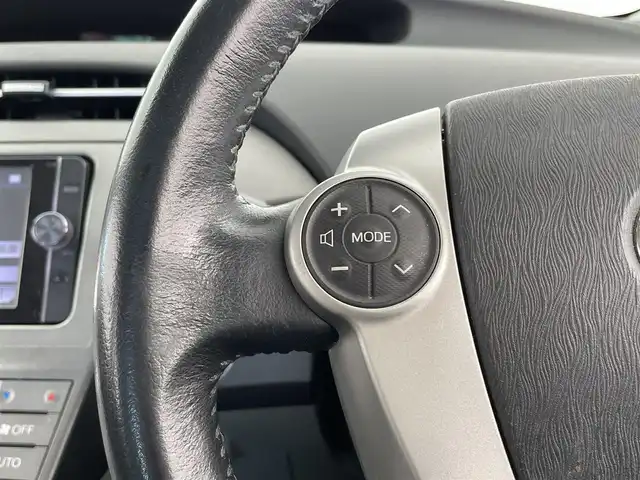 トヨタ プリウス G 大分県 2013(平25)年 7.4万km ホワイトパールクリスタルシャイン 純正SDナビ（NSZT-W62G）/　BT/CD/DVD/フルセグ/バックカメラ/パワーシート（D席）/ビルトインETC/クルーズコントロール/スペアキー/スマートキー/プッシュスタート/オートライト/カーテンエアバック/ステアリングスイッチ/純正フロアマット