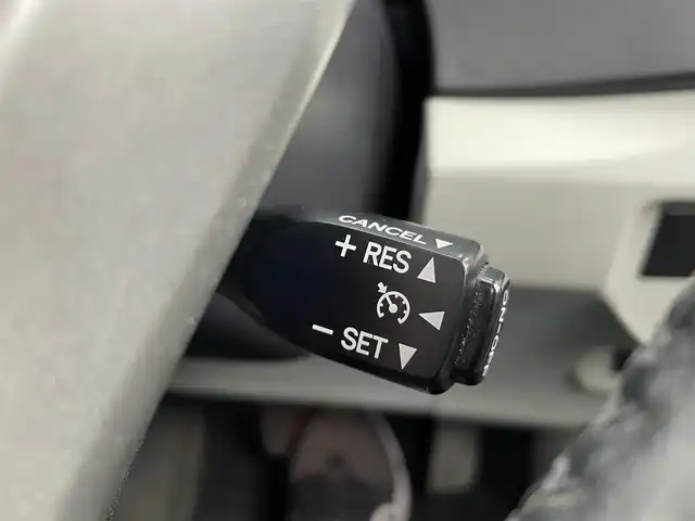 トヨタ プリウス G 大分県 2013(平25)年 7.4万km ホワイトパールクリスタルシャイン 純正SDナビ（NSZT-W62G）/　BT/CD/DVD/フルセグ/バックカメラ/パワーシート（D席）/ビルトインETC/クルーズコントロール/スペアキー/スマートキー/プッシュスタート/オートライト/カーテンエアバック/ステアリングスイッチ/純正フロアマット