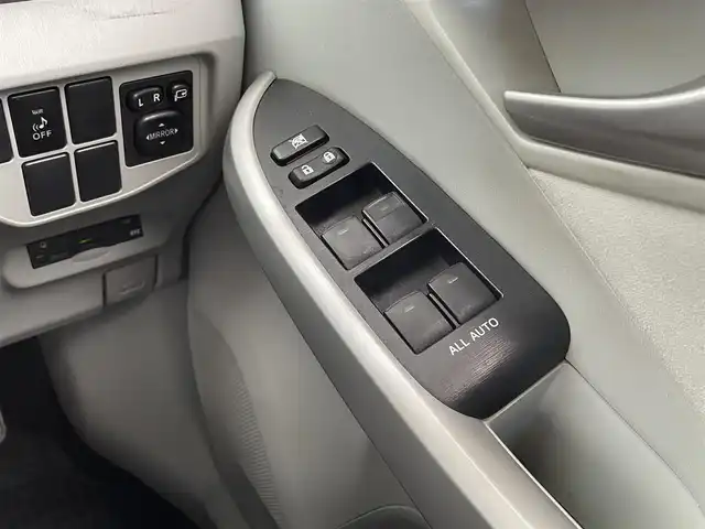 トヨタ プリウス G 大分県 2013(平25)年 7.4万km ホワイトパールクリスタルシャイン 純正SDナビ（NSZT-W62G）/　BT/CD/DVD/フルセグ/バックカメラ/パワーシート（D席）/ビルトインETC/クルーズコントロール/スペアキー/スマートキー/プッシュスタート/オートライト/カーテンエアバック/ステアリングスイッチ/純正フロアマット