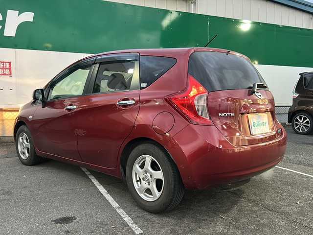 日産 ノート メダリスト 福島県 2012(平24)年 6.1万km ラディアントレッド 純正7インチナビ/・型番：MM112-W/・ワンセグTV/SD/CD/AUX/FM/AM/・バックカメラ/・アラウンドビューモニター/革張りステアリング/ハーフレザーシート/プッシュスタート/・スマートキー/・スペアキー1本/電動格納ミラー/アイドリングストップ/ハロゲンヘッドライト/・オートライト/・ヘッドライトレベライザー/純正ドアバイザー/純正フロアマット/積込みスタッドレスタイヤ/・LOXARNY SPORTアルミ/・溝8mm