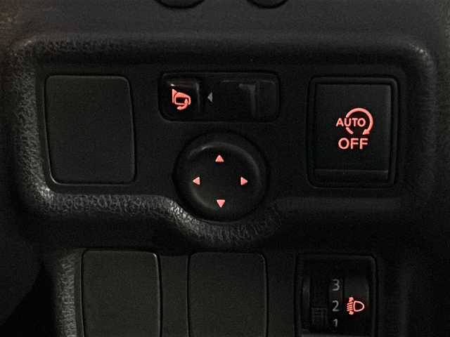 日産 ノート メダリスト 福島県 2012(平24)年 6.1万km ラディアントレッド 純正7インチナビ/・型番：MM112-W/・ワンセグTV/SD/CD/AUX/FM/AM/・バックカメラ/・アラウンドビューモニター/革張りステアリング/ハーフレザーシート/プッシュスタート/・スマートキー/・スペアキー1本/電動格納ミラー/アイドリングストップ/ハロゲンヘッドライト/・オートライト/・ヘッドライトレベライザー/純正ドアバイザー/純正フロアマット/積込みスタッドレスタイヤ/・LOXARNY SPORTアルミ/・溝8mm