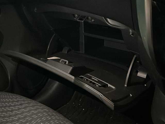 日産 ノート メダリスト 福島県 2012(平24)年 6.1万km ラディアントレッド 純正7インチナビ/・型番：MM112-W/・ワンセグTV/SD/CD/AUX/FM/AM/・バックカメラ/・アラウンドビューモニター/革張りステアリング/ハーフレザーシート/プッシュスタート/・スマートキー/・スペアキー1本/電動格納ミラー/アイドリングストップ/ハロゲンヘッドライト/・オートライト/・ヘッドライトレベライザー/純正ドアバイザー/純正フロアマット/積込みスタッドレスタイヤ/・LOXARNY SPORTアルミ/・溝8mm