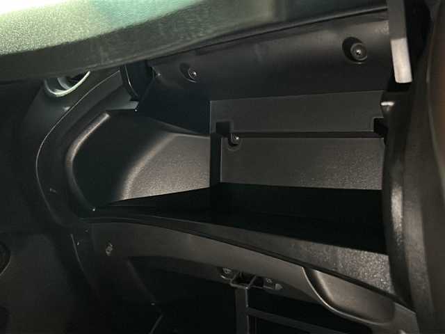 日産 ノート メダリスト 福島県 2012(平24)年 6.1万km ラディアントレッド 純正7インチナビ/・型番：MM112-W/・ワンセグTV/SD/CD/AUX/FM/AM/・バックカメラ/・アラウンドビューモニター/革張りステアリング/ハーフレザーシート/プッシュスタート/・スマートキー/・スペアキー1本/電動格納ミラー/アイドリングストップ/ハロゲンヘッドライト/・オートライト/・ヘッドライトレベライザー/純正ドアバイザー/純正フロアマット/積込みスタッドレスタイヤ/・LOXARNY SPORTアルミ/・溝8mm