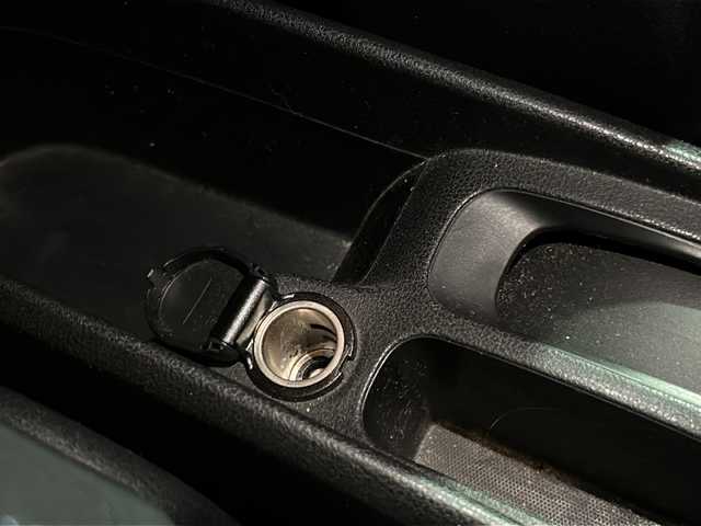 日産 ノート メダリスト 福島県 2012(平24)年 6.1万km ラディアントレッド 純正7インチナビ/・型番：MM112-W/・ワンセグTV/SD/CD/AUX/FM/AM/・バックカメラ/・アラウンドビューモニター/革張りステアリング/ハーフレザーシート/プッシュスタート/・スマートキー/・スペアキー1本/電動格納ミラー/アイドリングストップ/ハロゲンヘッドライト/・オートライト/・ヘッドライトレベライザー/純正ドアバイザー/純正フロアマット/積込みスタッドレスタイヤ/・LOXARNY SPORTアルミ/・溝8mm