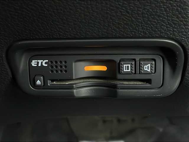 ホンダ ヴェゼル X ホンダセンシング 新潟県 2017(平29)年 4.1万km ホワイトオーキッドパール ４WD/ホンダセンシング/純正メモリナビTV/Bluetooth/CD/バックカメラ/ドライブレコーダー/ETC/シートヒーター/プッシュスタート/スマートキー/スペアキー/オートライト/フォグランプ/純正フロアマット/社外１６インチアルミホイール/ドアバイザー/保証書