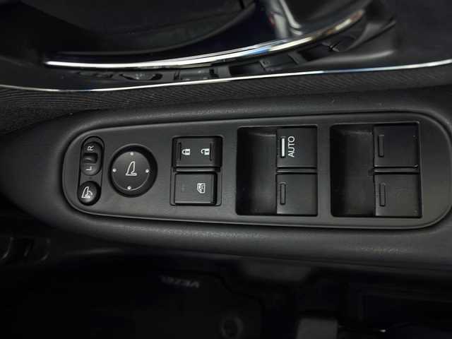 ホンダ ヴェゼル X ホンダセンシング 新潟県 2017(平29)年 4.1万km ホワイトオーキッドパール ４WD/ホンダセンシング/純正メモリナビTV/Bluetooth/CD/バックカメラ/ドライブレコーダー/ETC/シートヒーター/プッシュスタート/スマートキー/スペアキー/オートライト/フォグランプ/純正フロアマット/社外１６インチアルミホイール/ドアバイザー/保証書