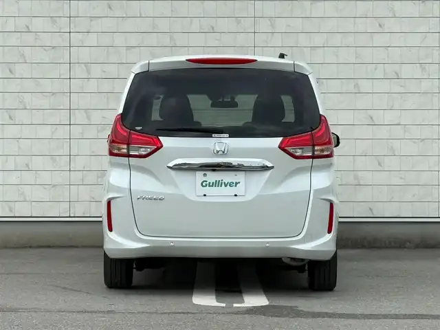 ホンダ フリード G ホンダセンシング 福岡県 2022(令4)年 0.9万km プラチナホワイトパール 純正9型SDナビ(フルセグTV/CD/DVD/BT)バックモニターホンダセンシングレーダークルコン両側パワスラドラレコETCシートヒーターUSBポート純正LEDヘッドライト純正フロアマットスマートキープッシュスタート