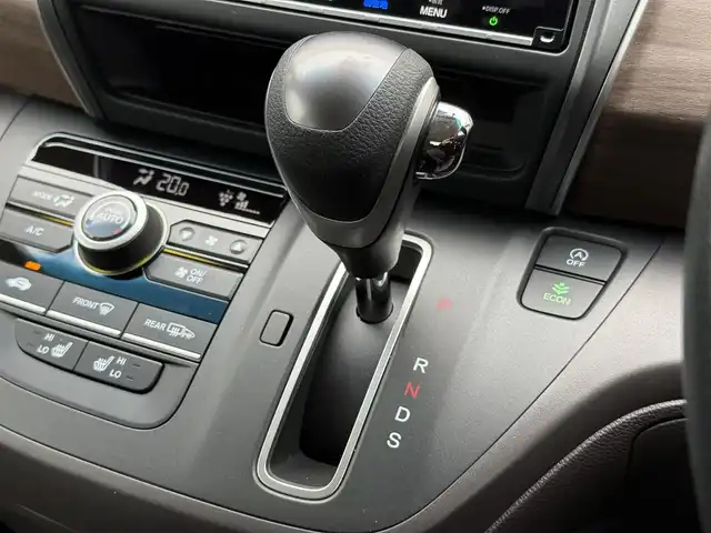 ホンダ フリード G ホンダセンシング 福岡県 2022(令4)年 0.9万km プラチナホワイトパール 純正9型SDナビ(フルセグTV/CD/DVD/BT)バックモニターホンダセンシングレーダークルコン両側パワスラドラレコETCシートヒーターUSBポート純正LEDヘッドライト純正フロアマットスマートキープッシュスタート