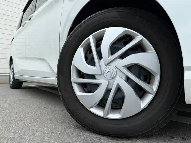 ホンダ フリード G ホンダセンシング 福岡県 2022(令4)年 0.9万km プラチナホワイトパール 純正9型SDナビ(フルセグTV/CD/DVD/BT)バックモニターホンダセンシングレーダークルコン両側パワスラドラレコETCシートヒーターUSBポート純正LEDヘッドライト純正フロアマットスマートキープッシュスタート