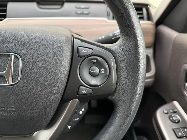 ホンダ フリード G ホンダセンシング 福岡県 2022(令4)年 0.9万km プラチナホワイトパール 純正9型SDナビ(フルセグTV/CD/DVD/BT)バックモニターホンダセンシングレーダークルコン両側パワスラドラレコETCシートヒーターUSBポート純正LEDヘッドライト純正フロアマットスマートキープッシュスタート