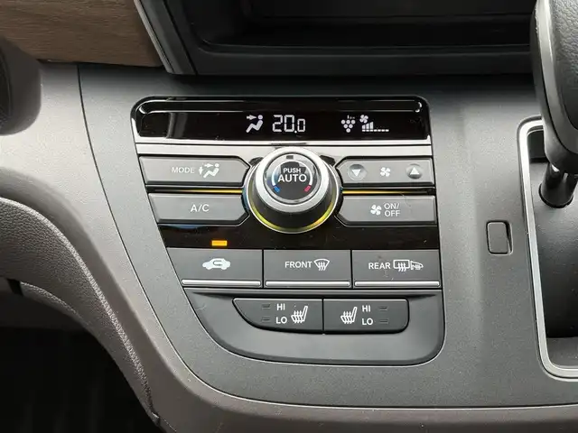 ホンダ フリード G ホンダセンシング 福岡県 2022(令4)年 0.9万km プラチナホワイトパール 純正9型SDナビ(フルセグTV/CD/DVD/BT)バックモニターホンダセンシングレーダークルコン両側パワスラドラレコETCシートヒーターUSBポート純正LEDヘッドライト純正フロアマットスマートキープッシュスタート