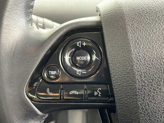 トヨタ プリウス A ツーリングセレクション 千葉県 2020(令2)年 5.9万km シルバーM ブラックレザーシート/シートヒーター/エアーシート/純正メモリーナビ/フルセグTV/Bluetooth接続/CD/DVD再生機能/モデリスタエアロ/ブラインドスポットモニター/ビルトインETC/LEDヘッドライト/オートマチックハイビーム/スマートキー/AC100V1500w