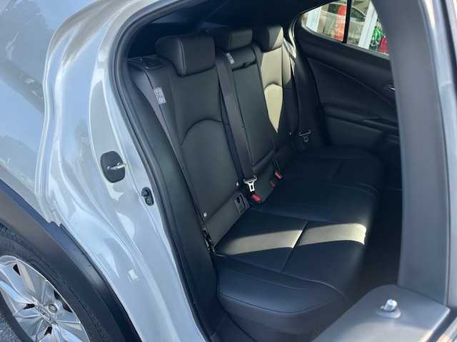 レクサス ＵＸ 250h バージョンC 大阪府 2020(令2)年 2.5万km ソニッククォーツ ナビ　/フルセグ　/Ｂｌｕｅｔｏｏｔｈ　/バックカメラ　/レザーシート　/シートヒーター　/ステアリングヒーター　/ブラインドスポットモニター　/メモリーシート　/パワーシート　/前後コーナーセンサー　/ドラレコ　/ＥＴＣ/カードキー