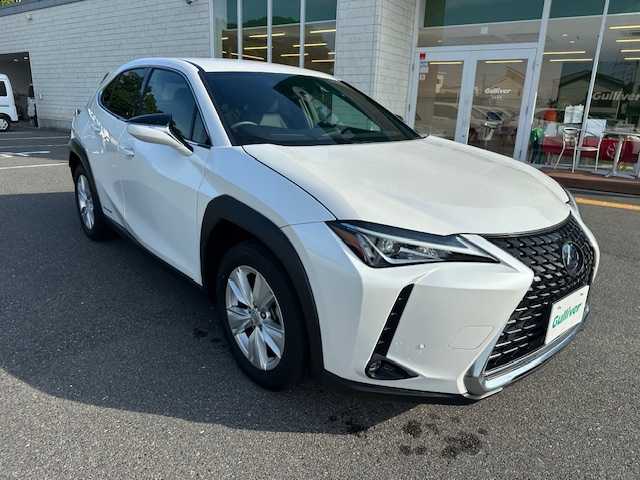 レクサス ＵＸ 250h バージョンC 大阪府 2020(令2)年 2.5万km ソニッククォーツ ナビ　/フルセグ　/Ｂｌｕｅｔｏｏｔｈ　/バックカメラ　/レザーシート　/シートヒーター　/ステアリングヒーター　/ブラインドスポットモニター　/メモリーシート　/パワーシート　/前後コーナーセンサー　/ドラレコ　/ＥＴＣ/カードキー