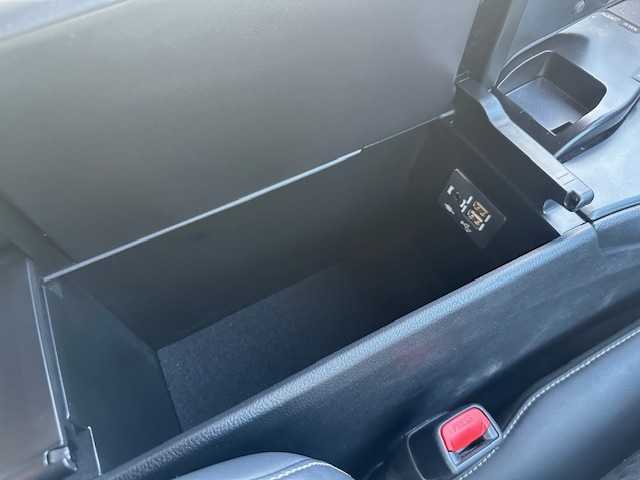 レクサス ＵＸ 250h バージョンC 大阪府 2020(令2)年 2.5万km ソニッククォーツ ナビ　/フルセグ　/Ｂｌｕｅｔｏｏｔｈ　/バックカメラ　/レザーシート　/シートヒーター　/ステアリングヒーター　/ブラインドスポットモニター　/メモリーシート　/パワーシート　/前後コーナーセンサー　/ドラレコ　/ＥＴＣ/カードキー