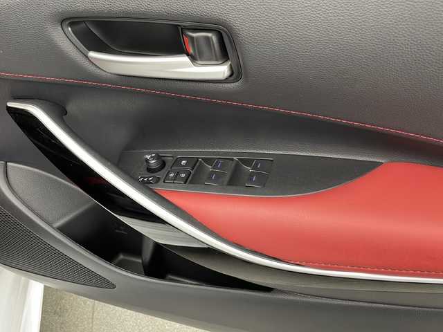 トヨタ カローラ スポーツ ハイブリッドG Z 宮崎県 2021(令3)年 4万km プラチナホワイトパールマイカ 寒冷地仕様/Toyota Safety Sense/〇プリクラシュセーフティ/〇レーントレーシングアシスト/〇パーキングサポートブレーキ/〇ロードサインアシスト/〇オートマチックハイビーム/〇レーダークルーズコントロール/〇クリアランスソナー/〇先行車発進告知/純正9インチディスプレイオーディオ/ナビ機能/フルセグTV/バックカメラ/専用ハーフレザーシート/シートヒーター/ステアリングヒーター/置くだけ充電/LEDヘッドライト/純正18インチAW/ビルトインETC