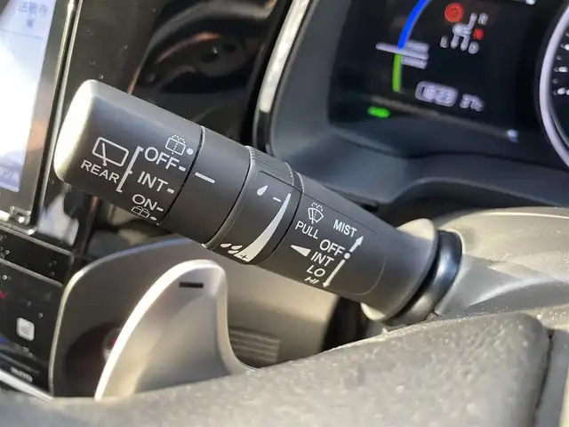 ホンダ シャトル ハイブリッド X ホンダセンシング 熊本県 2018(平30)年 11.2万km ホワイトオーキッドパール 純正ナビ（Gathers　VXM-187VFEi)/フルセグTV/BT/CD/DVD/USB/HDMI/ipod)/バックカメラ/純正フロアマット/ホンダセンシング/・路外逸脱抑制機能/・衝突軽減ブレーキ/・先行車発進お知らせ機能/・横滑り防止/・アダプティブクルーズコントロール/・車両接近お知らせ/・標識認識機能/・誤発進抑制機能/・歩行者事故低減ステアリング/・車線維持支援システム/・オートハイビーム/ハーフレザーシート/・D/Nシートヒーター/革巻きステアリング/・パドルシフト/・ステアリングリモコン/オートライト/・フォグライト/・LEDヘッドライト/ドアバイザー/スマートキー/・スペアキー×１