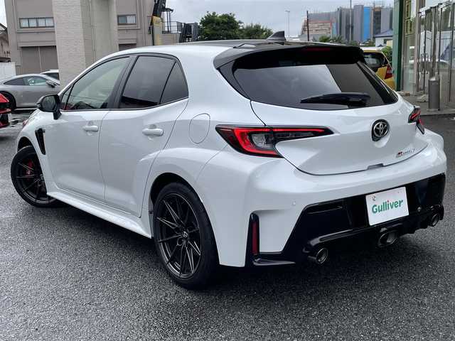 トヨタ ＧＲカローラ RZ 神奈川県 2024(令6)年 0.1万km プラチナホワイトパールマイカ ワンオーナー/純正メモリーナビ・地デジTV/バックモニター/ワイヤレス充電/ヘッドアップディスプレイ/ハーフレザーシート/前席シートヒーター/ステアリングヒーター/純正18インチAW/LEDライト/LEDフォグ/カーボンルーフ/寒冷地仕様/トヨタセーフティセンス/レーダークルーズコントロール/PCS/LDA/BSM/RCTA/SEA/RSA/コーナーセンサー/純正USB/BT/Miracast/ビルトインETC2.0/プッシュスタート/スマートキー×2/保証書・取説あり