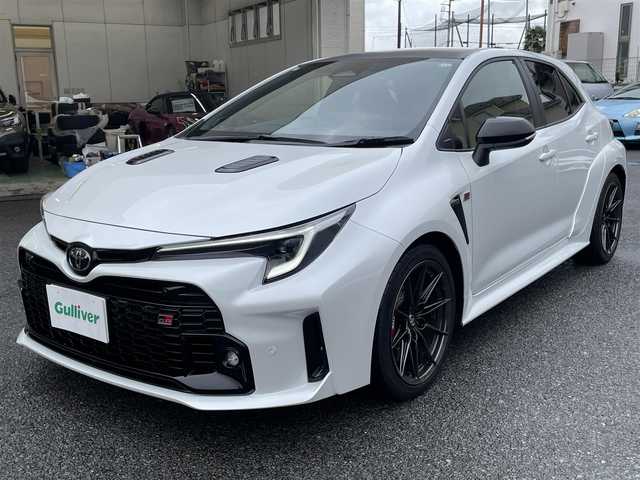 トヨタ ＧＲカローラ RZ 神奈川県 2024(令6)年 0.1万km プラチナホワイトパールマイカ ワンオーナー/純正メモリーナビ・地デジTV/バックモニター/ワイヤレス充電/ヘッドアップディスプレイ/ハーフレザーシート/前席シートヒーター/ステアリングヒーター/純正18インチAW/LEDライト/LEDフォグ/カーボンルーフ/寒冷地仕様/トヨタセーフティセンス/レーダークルーズコントロール/PCS/LDA/BSM/RCTA/SEA/RSA/コーナーセンサー/純正USB/BT/Miracast/ビルトインETC2.0/プッシュスタート/スマートキー×2/保証書・取説あり