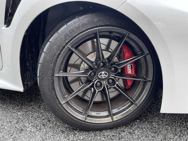 トヨタ ＧＲカローラ RZ 神奈川県 2024(令6)年 0.1万km プラチナホワイトパールマイカ ワンオーナー/純正メモリーナビ・地デジTV/バックモニター/ワイヤレス充電/ヘッドアップディスプレイ/ハーフレザーシート/前席シートヒーター/ステアリングヒーター/純正18インチAW/LEDライト/LEDフォグ/カーボンルーフ/寒冷地仕様/トヨタセーフティセンス/レーダークルーズコントロール/PCS/LDA/BSM/RCTA/SEA/RSA/コーナーセンサー/純正USB/BT/Miracast/ビルトインETC2.0/プッシュスタート/スマートキー×2/保証書・取説あり