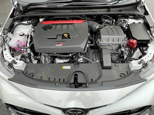 トヨタ ＧＲカローラ RZ 神奈川県 2024(令6)年 0.1万km プラチナホワイトパールマイカ ワンオーナー/純正メモリーナビ・地デジTV/バックモニター/ワイヤレス充電/ヘッドアップディスプレイ/ハーフレザーシート/前席シートヒーター/ステアリングヒーター/純正18インチAW/LEDライト/LEDフォグ/カーボンルーフ/寒冷地仕様/トヨタセーフティセンス/レーダークルーズコントロール/PCS/LDA/BSM/RCTA/SEA/RSA/コーナーセンサー/純正USB/BT/Miracast/ビルトインETC2.0/プッシュスタート/スマートキー×2/保証書・取説あり