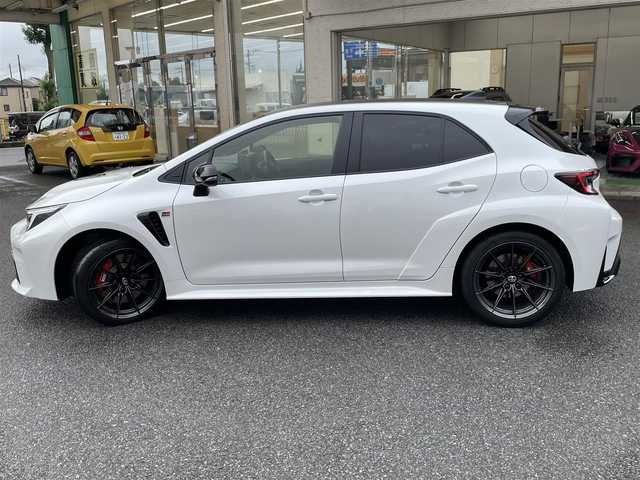 トヨタ ＧＲカローラ RZ 神奈川県 2024(令6)年 0.1万km プラチナホワイトパールマイカ ワンオーナー/純正メモリーナビ・地デジTV/バックモニター/ワイヤレス充電/ヘッドアップディスプレイ/ハーフレザーシート/前席シートヒーター/ステアリングヒーター/純正18インチAW/LEDライト/LEDフォグ/カーボンルーフ/寒冷地仕様/トヨタセーフティセンス/レーダークルーズコントロール/PCS/LDA/BSM/RCTA/SEA/RSA/コーナーセンサー/純正USB/BT/Miracast/ビルトインETC2.0/プッシュスタート/スマートキー×2/保証書・取説あり