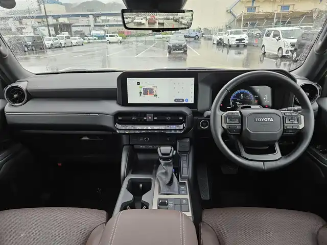 トヨタ ランドクルーザー ２５０ VX ファーストエディション 宮城県 2024(令6)年 1.1万km 茶Ⅱ 〇ワンオーナー/〇JAOSフロントスポイラー/〇JAOSサイドステップ/〇ムーンルーフ/〇ルーフレール/〇純正12.3インチディスプレイオーディオ/〇コネクティッドナビ対応/〇バックカメラ/〇パノラミックビューモニター/〇ビルトインETC2.0/〇ドライブレコーダー/〇7人乗り/〇セーフティセンス/・レーダークルーズコントロール/・プリクラッシュセーフティー/〇トヨタチームメイト/〇丸目1眼LEDヘッドランプ/〇オートライト/〇LEDフロントフォグ/〇純正18インチアルミ/〇革巻きステアリング/〇ステアリングヒーター/〇左右後席独立温度調整オートエアコン/〇ダークチェスナット革シート/〇シートヒーター/〇シートベンチレーション/〇パワーシート/〇パワーバックドア/〇スマートエントリー/〇禁煙車