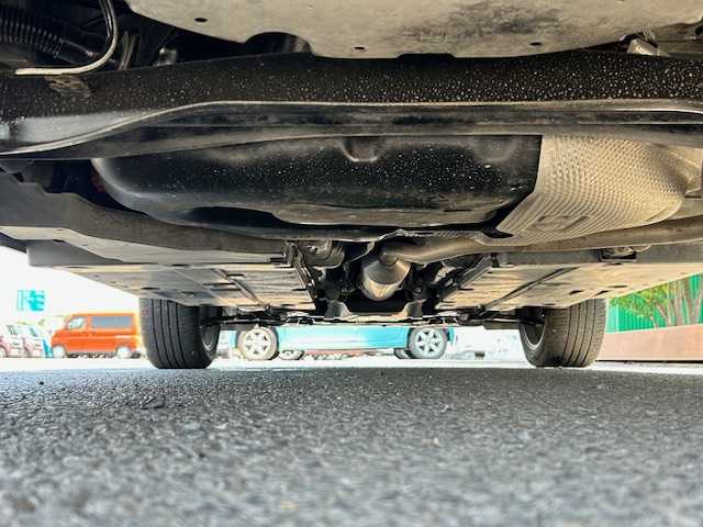 トヨタ ヤリスクロス ハイブリッド Z 茨城県 2022(令4)年 0.8万km ブラックマイカ 純正ＳＤナビ/-BT/FM/AM　/レーダークルーズコントロール　/ＥＴＣ　/バックカメラ　/D席N席シートヒーター　/D席パワーシート　/コーナーセンサー前後　/ＬＥＤヘッドライト　/オートライト　/レーンキープアシスト/純正18インチアルミホイール/オールオートパワーウィンドウ/パワーステアリング/プッシュスタート