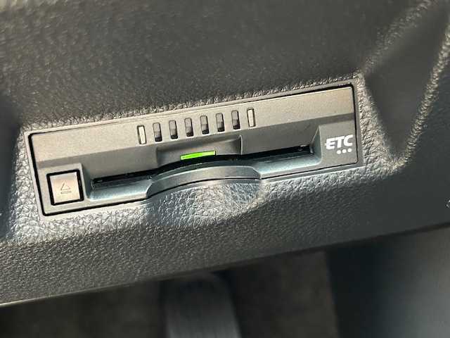 トヨタ ヤリスクロス ハイブリッド Z 茨城県 2022(令4)年 0.8万km ブラックマイカ 純正ＳＤナビ/-BT/FM/AM　/レーダークルーズコントロール　/ＥＴＣ　/バックカメラ　/D席N席シートヒーター　/D席パワーシート　/コーナーセンサー前後　/ＬＥＤヘッドライト　/オートライト　/レーンキープアシスト/純正18インチアルミホイール/オールオートパワーウィンドウ/パワーステアリング/プッシュスタート