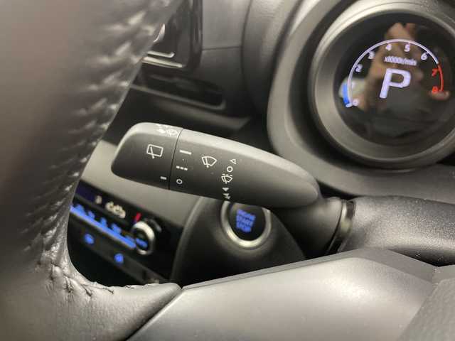 トヨタ ヤリスクロス G 道央・札幌 2022(令4)年 0.5万km ブラックマイカ ・４WD /寒冷地仕様/・トヨタセーフティセンス/・プリクラッシュセーフティ/・レーダークルーズコントロール/・純正ディスプレイオーディオ/・ナビ　/Bluetooth/USB/フルセグ/・パノラミックビュー/バックカメラ /・LEDライト/オートハイビーム/・純正エンジンスターター/・ミラーヒーター/・ビルトインETC/・スマートキー/プッシュスタート/・スタッドレスタイヤ積込