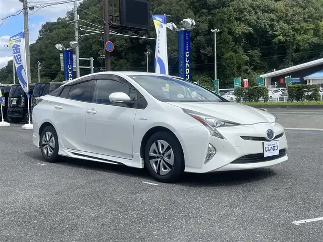 トヨタ プリウス A 山形県 2016(平28)年 13.9万km ホワイトパールクリスタルシャイン (株)IDOMが運営する【じしゃロン山形店】の自社ローン専用車両になります。/こちらは現金またはオートローンご利用時の価格です。/自社ローンご希望の方は別途その旨お申付け下さい。/純正ナビ/【CD/DVD/TV/Bluetooth】/バックカメラ/ビルトインETC/クルーズコントロール/ドラレコ/アドバンスパークシステム/レーンキープアシスト/横滑り防止/衝突軽減/スマートキー/プッシュスタート/ブラインドスポットモニター