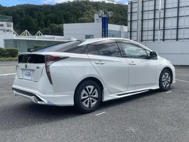 トヨタ プリウス A 山形県 2016(平28)年 13.9万km ホワイトパールクリスタルシャイン (株)IDOMが運営する【じしゃロン山形店】の自社ローン専用車両になります。/こちらは現金またはオートローンご利用時の価格です。/自社ローンご希望の方は別途その旨お申付け下さい。/純正ナビ/【CD/DVD/TV/Bluetooth】/バックカメラ/ビルトインETC/クルーズコントロール/ドラレコ/アドバンスパークシステム/レーンキープアシスト/横滑り防止/衝突軽減/スマートキー/プッシュスタート/ブラインドスポットモニター