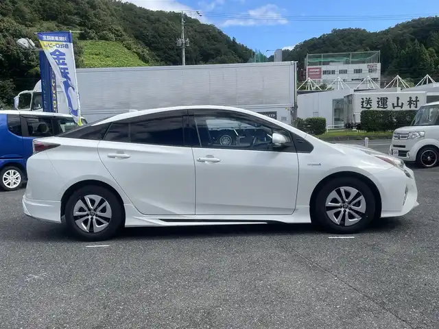トヨタ プリウス A 山形県 2016(平28)年 13.9万km ホワイトパールクリスタルシャイン (株)IDOMが運営する【じしゃロン山形店】の自社ローン専用車両になります。/こちらは現金またはオートローンご利用時の価格です。/自社ローンご希望の方は別途その旨お申付け下さい。/純正ナビ/【CD/DVD/TV/Bluetooth】/バックカメラ/ビルトインETC/クルーズコントロール/ドラレコ/アドバンスパークシステム/レーンキープアシスト/横滑り防止/衝突軽減/スマートキー/プッシュスタート/ブラインドスポットモニター
