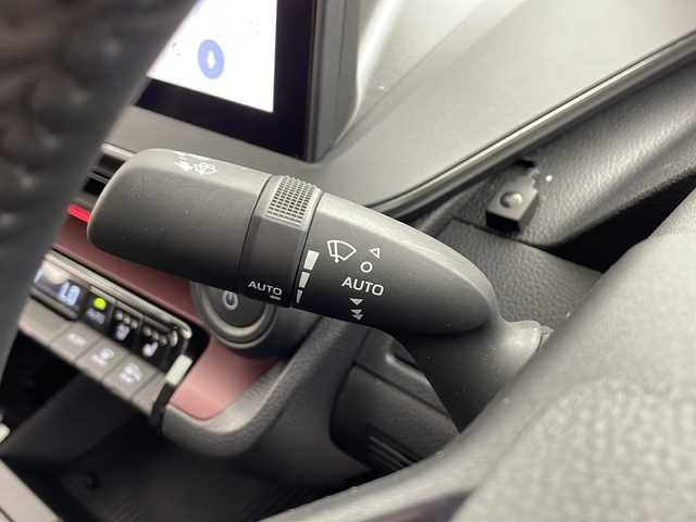 トヨタ プリウス Z 愛知県 2023(令5)年 1.6万km プラチナホワイトパールマイカ ・純正12.3インチディスプレイ/ナビ/フルセグTV/Apple Carplay/・パノラミックビューモニター/・アドバンスドパーク/・パワーシート/・ブラインドスポットモニター/・レザー調シート/・シートベンチレーション/ヒーター/・ハンドルヒーター/・パワーバックドア/・デジタルインナーミラー/・ETC２．０/・AC100V/1500W(2列目・荷室)/・ワイヤレス充電/・トヨタセーフティーセンス/プリクラッシュセーフティ/レーントレーシングアシスト/レーンディパーチャーアラート/レーダークルーズコントロール（全車速追従機能付）/アダプティブハイビームシステム／オートマチックハイビーム/ロードサインアシスト/ドライバー異常時対応システム/プロアクティブドライビングアシスト/発進遅れ告知機能/緊急時操舵支援（アクティブ操舵機能付）/フロントクロストラフィックアラート/レーンチェンジアシスト