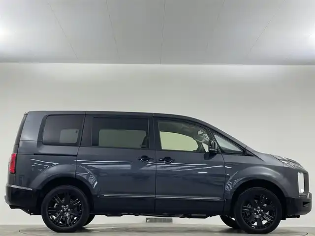 三菱 デリカＤ：５ シャモニー 埼玉県 2025(令7)年 0.1千km グラファイトグレーメタリック/ブラックマイカ CHAMONIX (8人)　4WD　e-Assist/オリジナルナビ取付パッケージ＋リアモニター取付パッケージ(25/300)　ステップレス　（8人）D:5専用11型ナビゲーション(322/300)　12.8型後席用モニター(143/550円)/登録済未使用車　ＡＬＰＩＮＥ１１型ナビ　ＡＬＰＩＮＥ１２．８型後席モニター　バックカメラ　シートヒーター　両側電動スライド　ＬＥＤヘッドライト　追従走行　ＭＴモード付ＡＴ　寒冷地仕様　電動リアゲート
