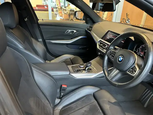 ＢＭＷ ３２０ｉ Mスポーツ 宮城県 2019(令1)年 3.9万km ミネラルグレー コンフォートパッケージ/アクティブクルーズコントロール/インテリジェントセーフティ/レーンチェンジアシスト/ヘッドアップディスプレイ/iDriveナビゲーションシステム/バックカメラ/パーキングアシスト/ハーフレザーシート/シートヒーター/メモリ機能付きパワーシート/コンフォートアクセス/パワートランク/LEDヘッドライト/オートマチックハイビーム/ドライブレコーダー/ETC2.0車載器/純正18インチAW/アルミインテリアトリム