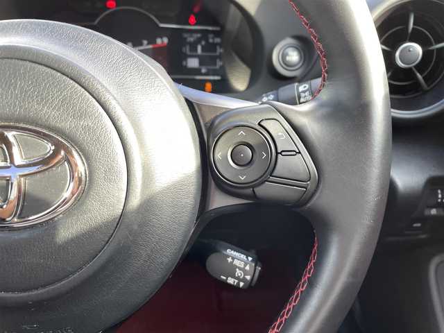 トヨタ ＧＲ８６ RZ 愛知県 2023(令5)年 5万km 赤 FUJITSUBOマフラー付き/・純正Tコネクト9インチメモリーナビ/・フルセグテレビ/・CD/DVD再生機能/・Bluetooth/USB/HDMI接続機能/・ウルトラスウェード×本革スポーツシート/・シートヒーター（運転席・助手席）/・純正18インチアルミホイール/・純正LEDヘッドライト/・オートライト/・FUJITSUBOマフラー/・トルセンLSD/・クルーズコントロール/・スマートキー/・MAX機能付きデュアルオートエアコン