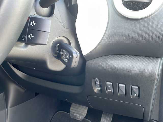 ルノー トゥインゴ インテンス 神奈川県 2022(令4)年 0.7万km ブルードラジェ 登録時走行距離6784km/車検満了日 令和9年9月29日/ワンオーナー/純正ディスプレイオーディオ/(USB/BT/AUX/AppleCarplay/AndroidAuto)/バックカメラ/リモコンキー/クルーズコントロール/速度リミッター/レーンキープアシスト/パーキングセンサー/アイドリングストップ/ハーフレザーシート/D/N席シートヒーター/ETC/前後ドライブレコーダー/オートライト/フォグランプ/フロアマット/ISOFIX/スペアキー×1/保証書/取扱説明書