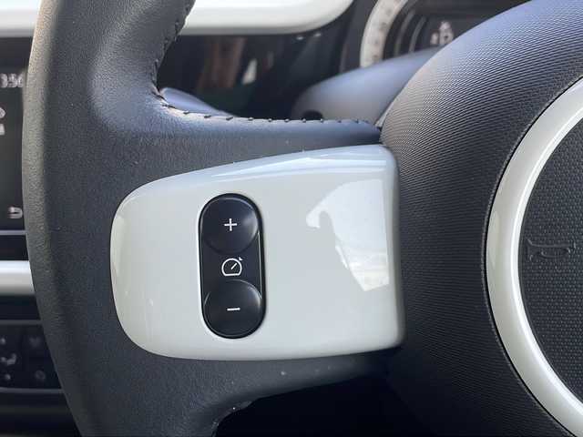 ルノー トゥインゴ インテンス 神奈川県 2022(令4)年 0.7万km ブルードラジェ 登録時走行距離6784km/車検満了日 令和9年9月29日/ワンオーナー/純正ディスプレイオーディオ/(USB/BT/AUX/AppleCarplay/AndroidAuto)/バックカメラ/リモコンキー/クルーズコントロール/速度リミッター/レーンキープアシスト/パーキングセンサー/アイドリングストップ/ハーフレザーシート/D/N席シートヒーター/ETC/前後ドライブレコーダー/オートライト/フォグランプ/フロアマット/ISOFIX/スペアキー×1/保証書/取扱説明書