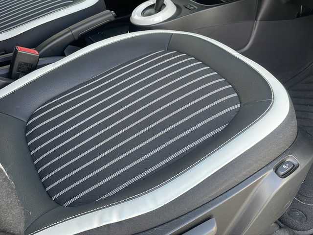 ルノー トゥインゴ インテンス 神奈川県 2022(令4)年 0.7万km ブルードラジェ 登録時走行距離6784km/車検満了日 令和9年9月29日/ワンオーナー/純正ディスプレイオーディオ/(USB/BT/AUX/AppleCarplay/AndroidAuto)/バックカメラ/リモコンキー/クルーズコントロール/速度リミッター/レーンキープアシスト/パーキングセンサー/アイドリングストップ/ハーフレザーシート/D/N席シートヒーター/ETC/前後ドライブレコーダー/オートライト/フォグランプ/フロアマット/ISOFIX/スペアキー×1/保証書/取扱説明書
