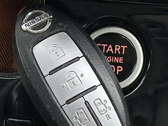 日産 セレナ ハイウェイスター Vセレクション 道央・札幌 2017(平29)年 6.3万km ダイヤモンドブラック ・4WD/・全方位カメラ/・フリップダウンモニター/・純正メモリナビ/・ＢＴ＆ＣＤ＆ＤＶＤ＆フルセグＴＶ/・衝突軽減ブレーキ/・横滑り防止機能/・前後障害物センサー/・スマートキー＆プッシュスタート/・両側パワースライド/・ＥＴＣ/・インテリジェントルームミラー/・プロパイロット/・アダプティブクルーズコントロール/・パーキングアシスト/・電動パーキングブレーキ/・ブレーキオートホールド/・純正フロアマット/・オートライト/・Wエアコン
