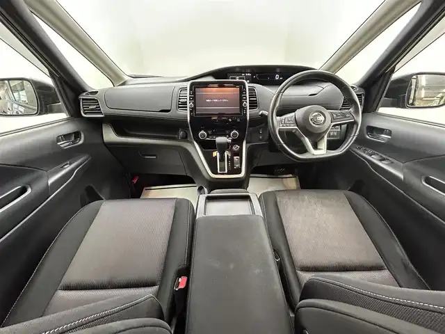 日産 セレナ ハイウェイスター Vセレクション 道央・札幌 2017(平29)年 6.3万km ダイヤモンドブラック ・4WD/・全方位カメラ/・フリップダウンモニター/・純正メモリナビ/・ＢＴ＆ＣＤ＆ＤＶＤ＆フルセグＴＶ/・衝突軽減ブレーキ/・横滑り防止機能/・前後障害物センサー/・スマートキー＆プッシュスタート/・両側パワースライド/・ＥＴＣ/・インテリジェントルームミラー/・プロパイロット/・アダプティブクルーズコントロール/・パーキングアシスト/・電動パーキングブレーキ/・ブレーキオートホールド/・純正フロアマット/・オートライト/・Wエアコン